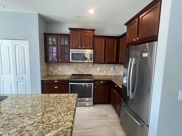 810 Palm Tree Ln, Haverhill, FL 33415