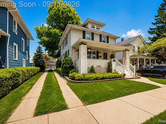 3rd image of 447 Maple St