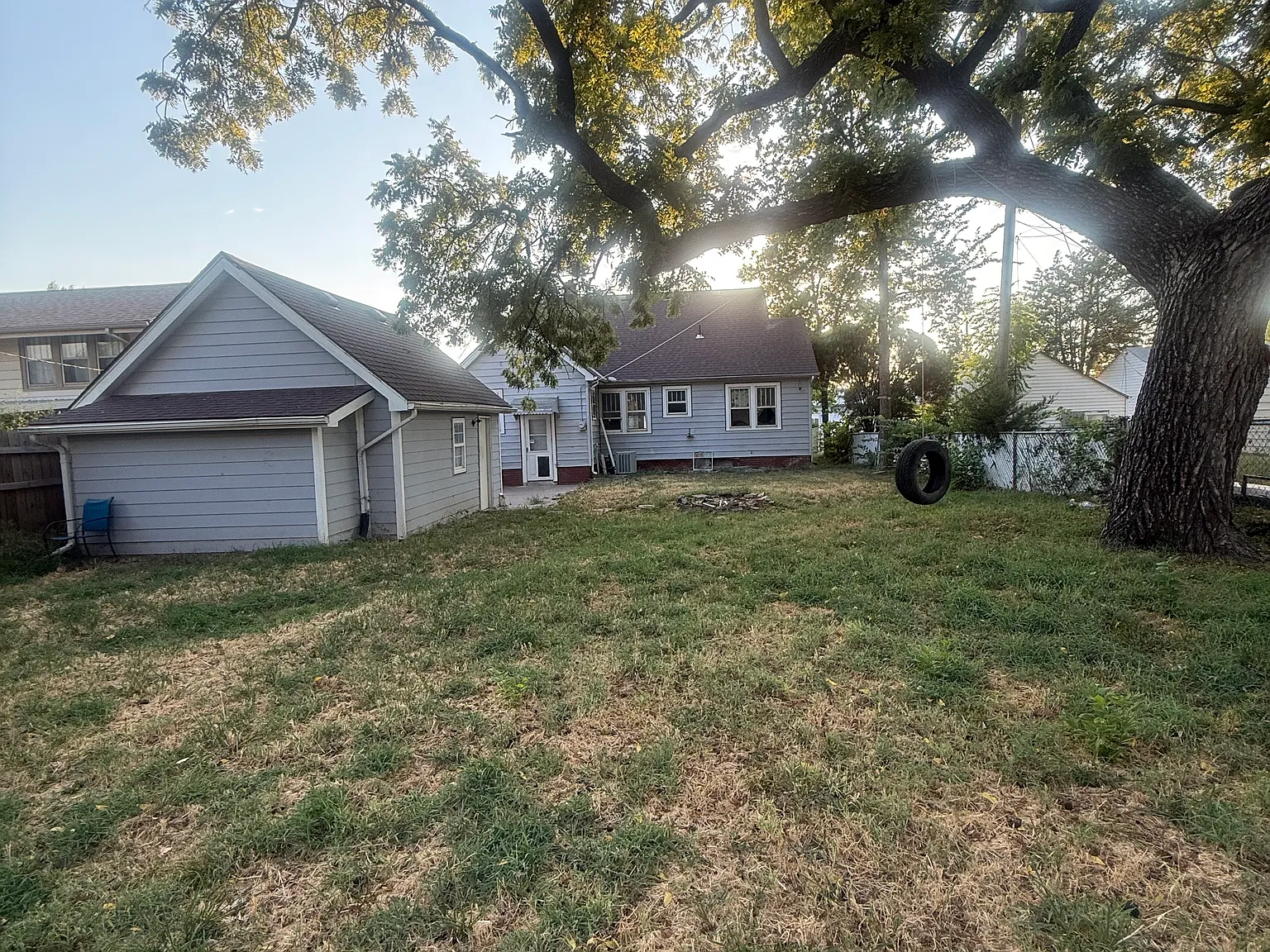 3 bed, 964 sqft, $1,095 — Photo 3