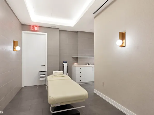 151 East 58th Street image 16 of 19