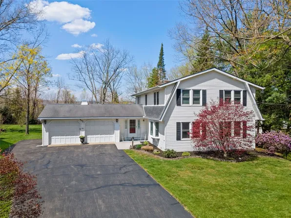 597 Sequoia Ln, Vestal, NY 13850
