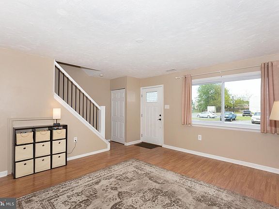 4th image of 551 Daisy Dr