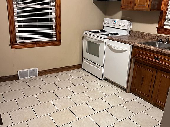 2nd image of 602 Sunrise Ln