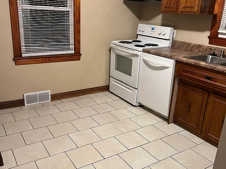 602 Sunrise Ln — Photo 2