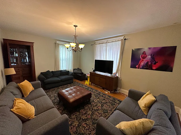 2117 Hudson Ave — Photo 5