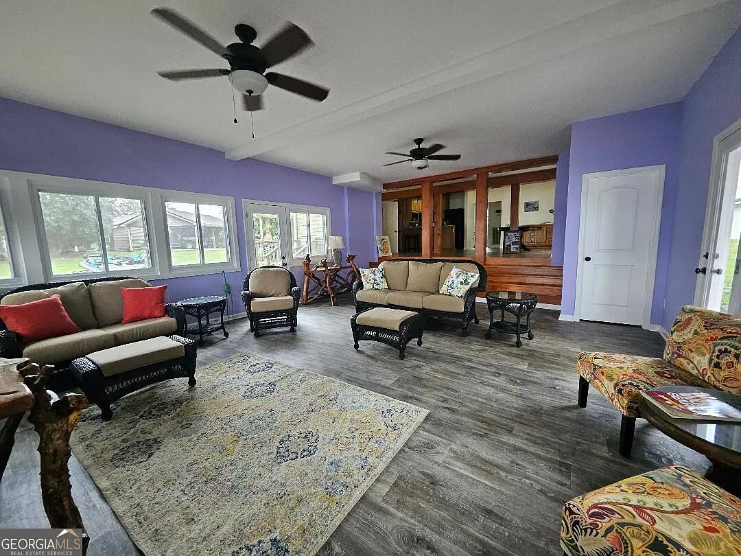 3 bed, 2.0 bath, 2800 sqft, $2,500 — Photo 2