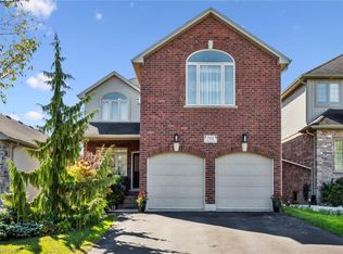 702 Springwater Pl, Waterloo, ON N2V2S5