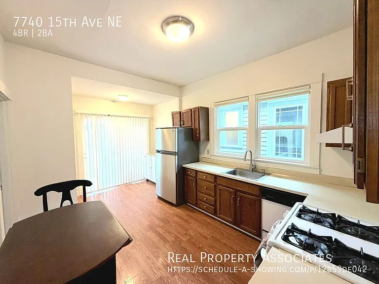 7740 15th Ave NE — Photo 3
