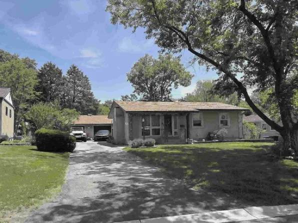 7673 Sprucewood Ave, Woodridge, IL 60517