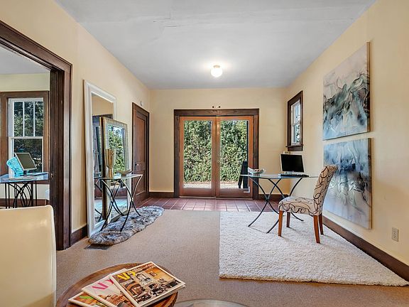 3rd image of 847 E Park Ave