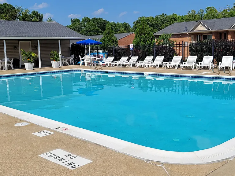 Riverwoods Apartments of Fredericksburg — Photo 10