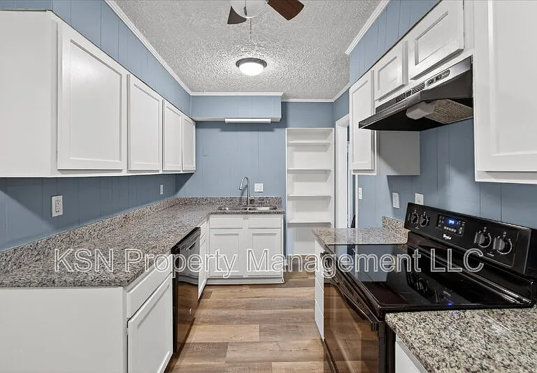 1919 Greenwood St — Photo 17