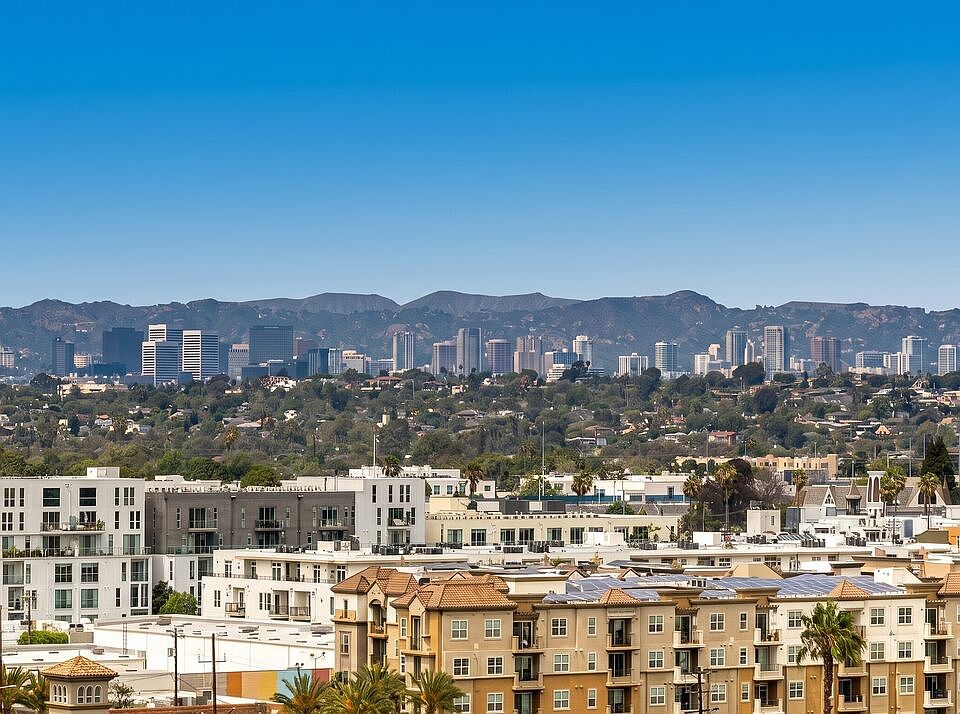 1st image of 13650 Marina Pointe Dr Unit 1207
