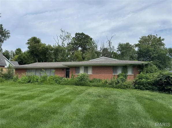 8 Wedgewood Ln, Saint Louis, MO 63141