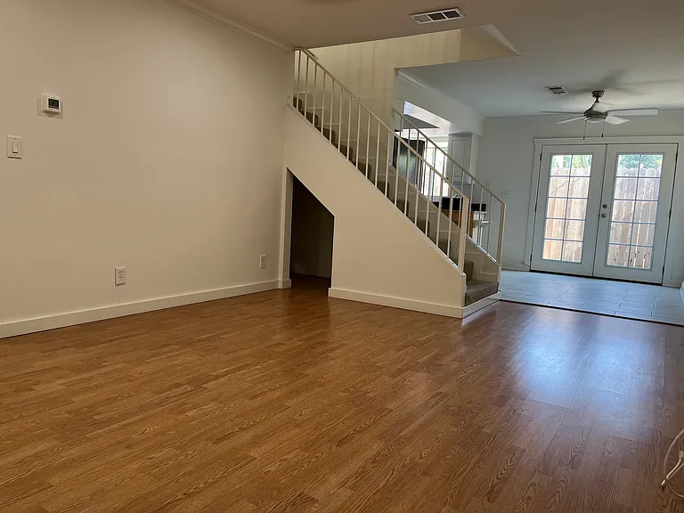422 N Marengo Ave #3 — Photo 5