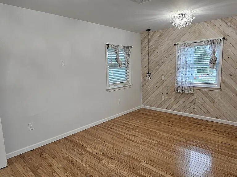 602 E Market St — Photo 16