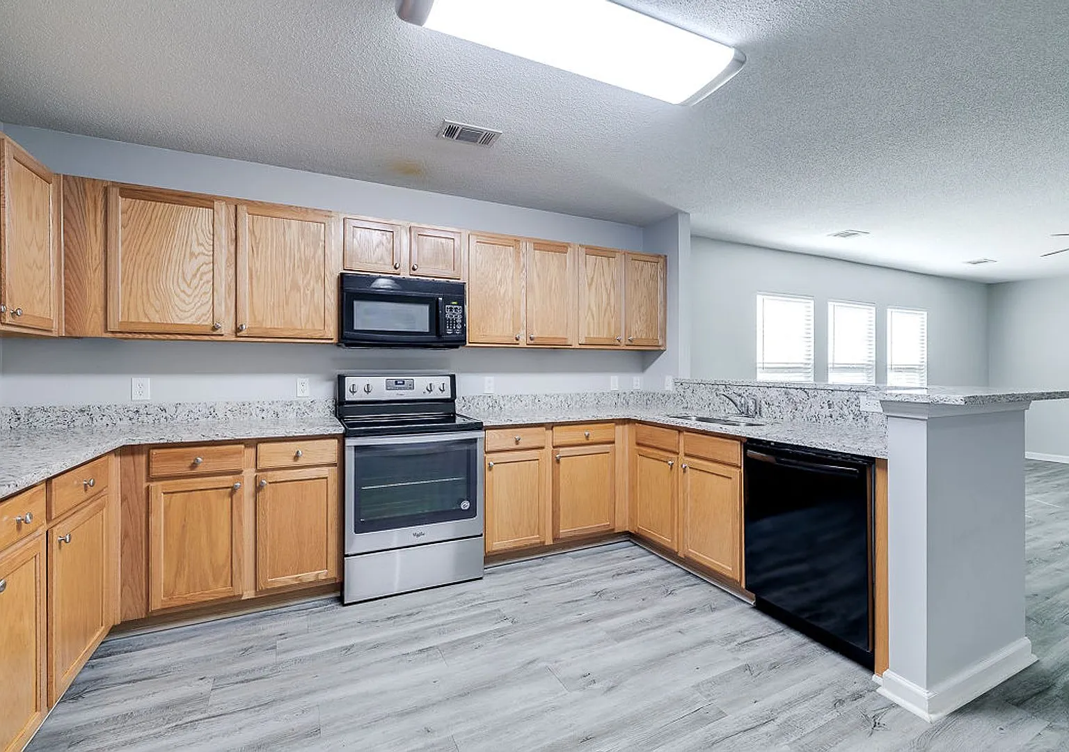 Spacious & Beautifully Maintained 5BR/3BA Home in Pooler, GA! — Photo 2