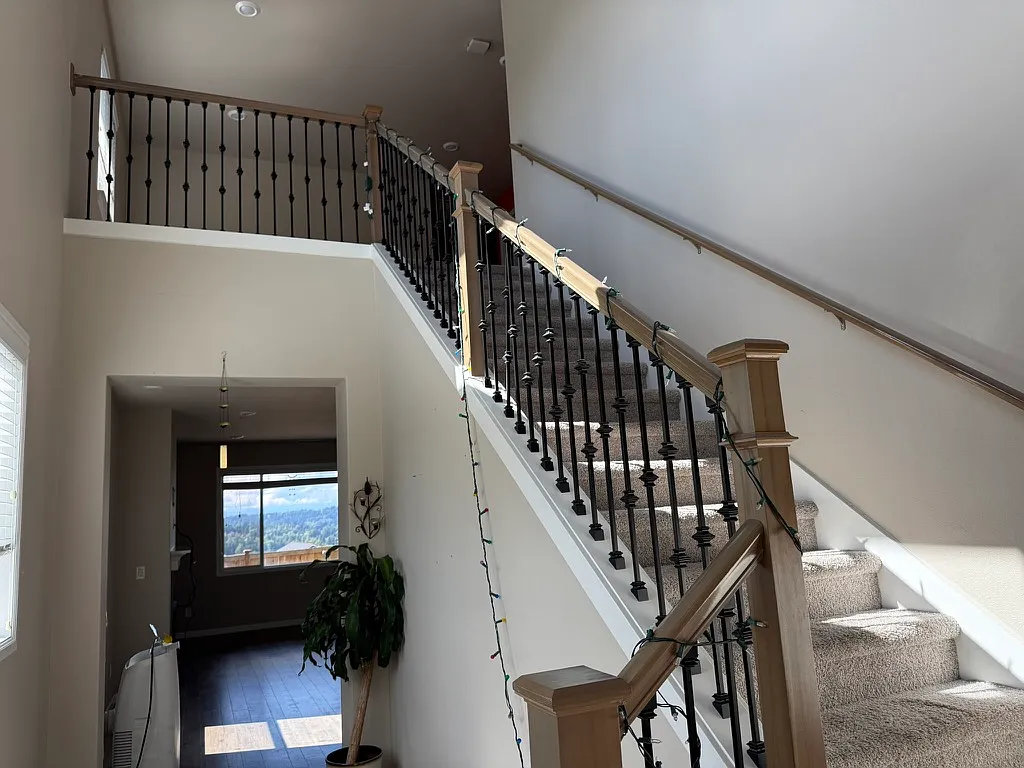 4 bed, 2501 sqft, $4,400 — Photo 4