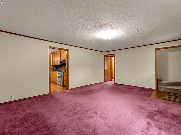 4th image of 907 Pioneer St