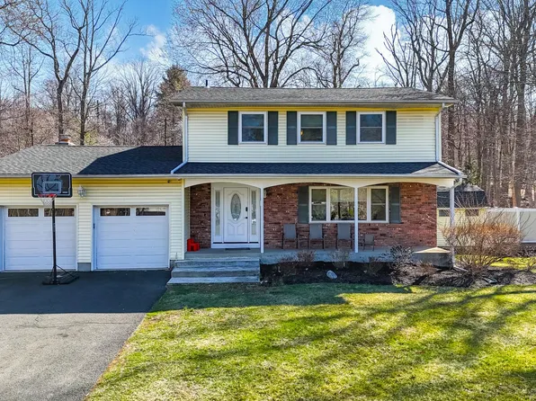 4 Homelawn Court, Chestnut Ridge, NY 10977