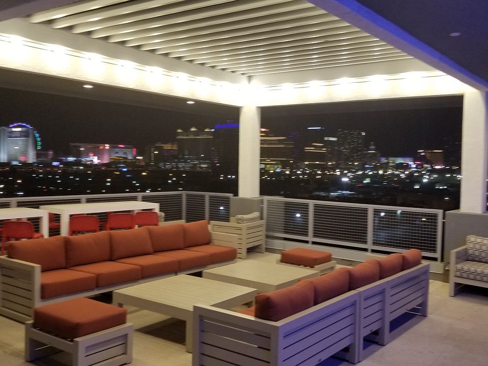 Roof Top Sky-Lounge