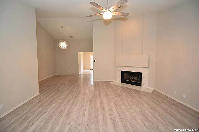 3 bed, 2.0 bath, 1786 sqft, $2,300 — Photo 2