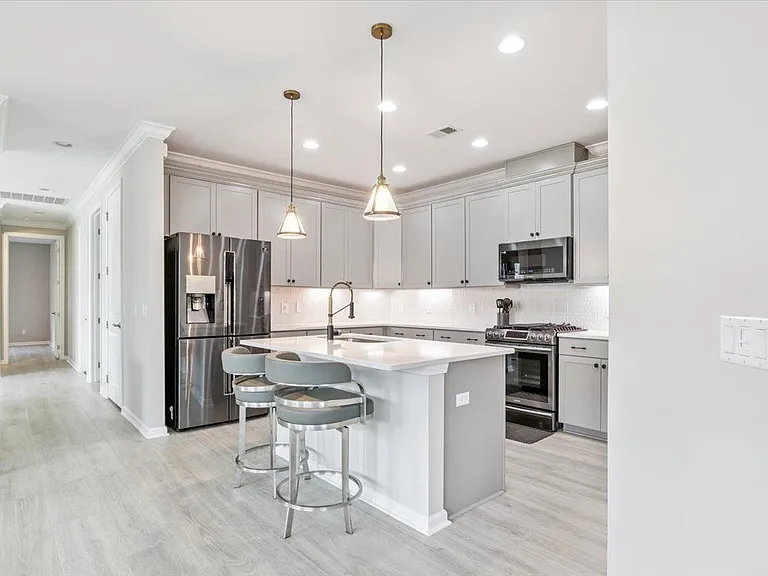220 Landshark Blvd — Photo 6