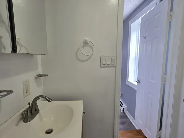 153-155 Avenue East image 2 of 20