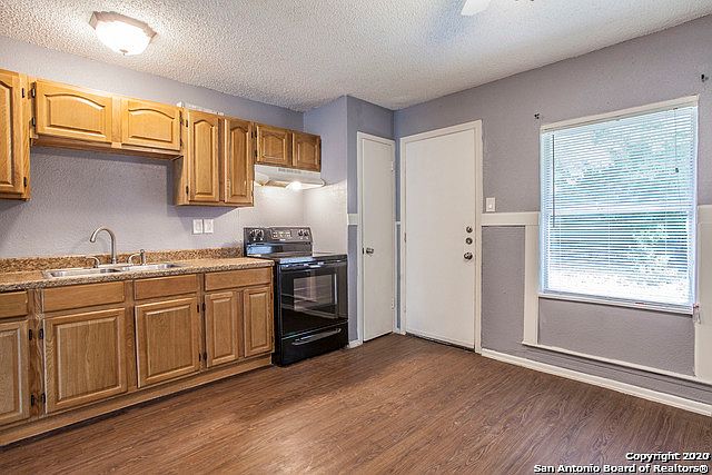 2nd image of 839 Walnut Park St