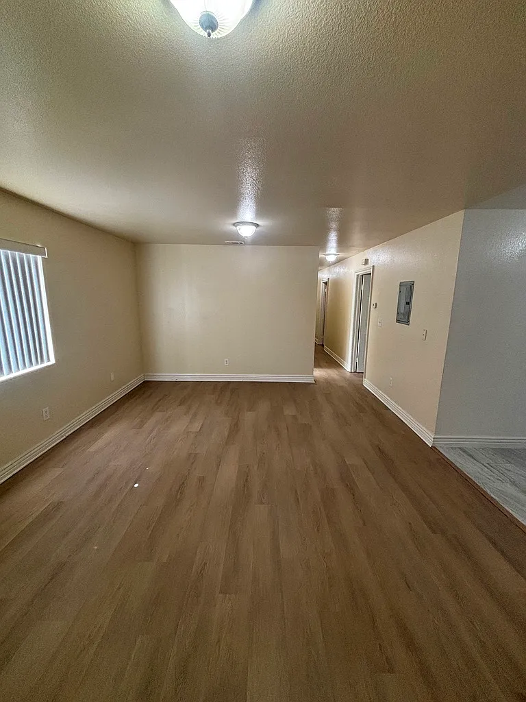 4 bed, 1000 sqft, $3,500 — Photo 3