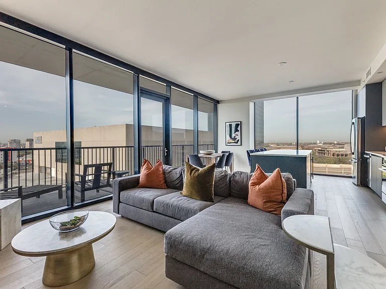 Eastline Residences — Photo 23