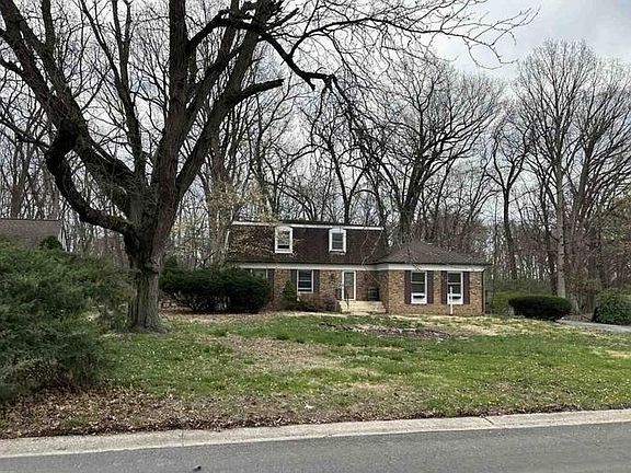 2nd image of 34 Lakeshore Dr