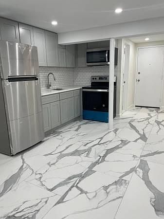 1st image of 20 Rossiter Ave #1
