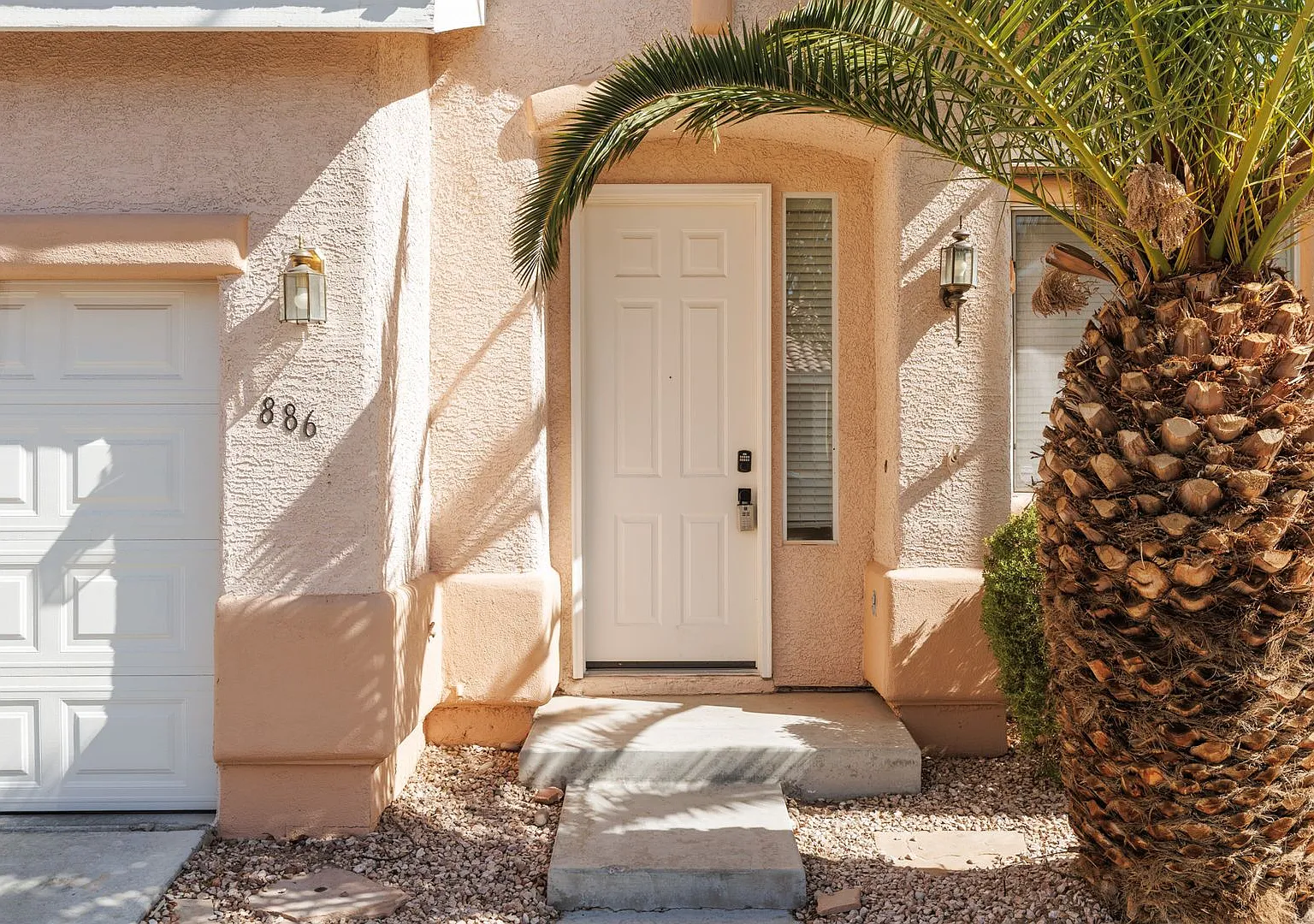 Dual primary suites in Silverado Ranch gated community with pool — Photo 3