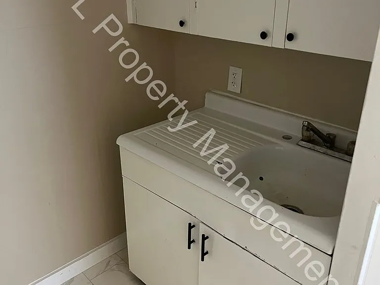727 N Hamilton Street — Photo 2