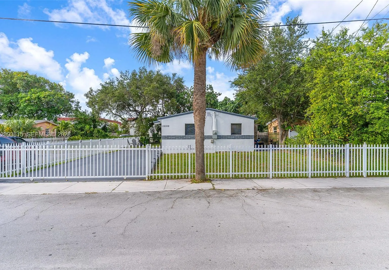 3 bed, 900 sqft, $3,300 — Photo 2