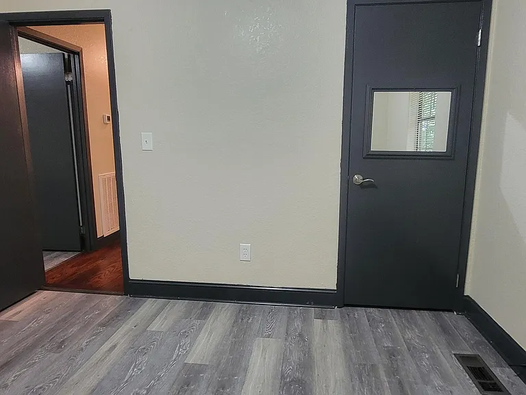 710 Dailey Ave — Photo 11