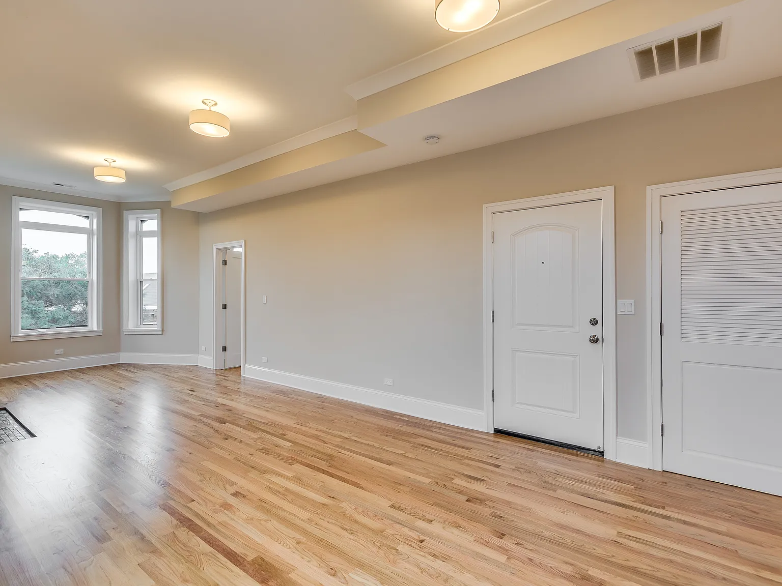 3 bed, 1200 sqft, $3,500 — Photo 3