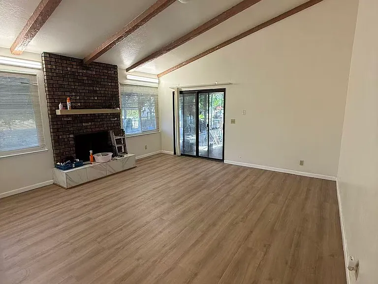 933 E Lincoln Ave — Photo 10