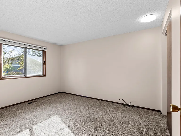 5534 N Driscoll Blvd — Photo 6