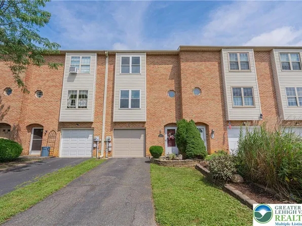 325 W 2nd St, Alburtis, PA 18011