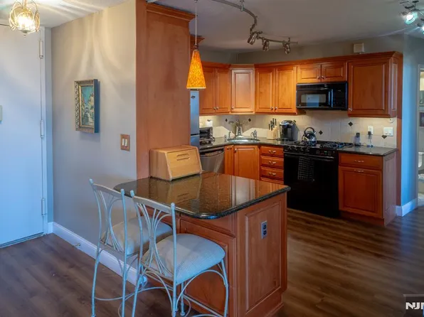 555 North Ave APT 19C, Fort Lee, NJ 07024