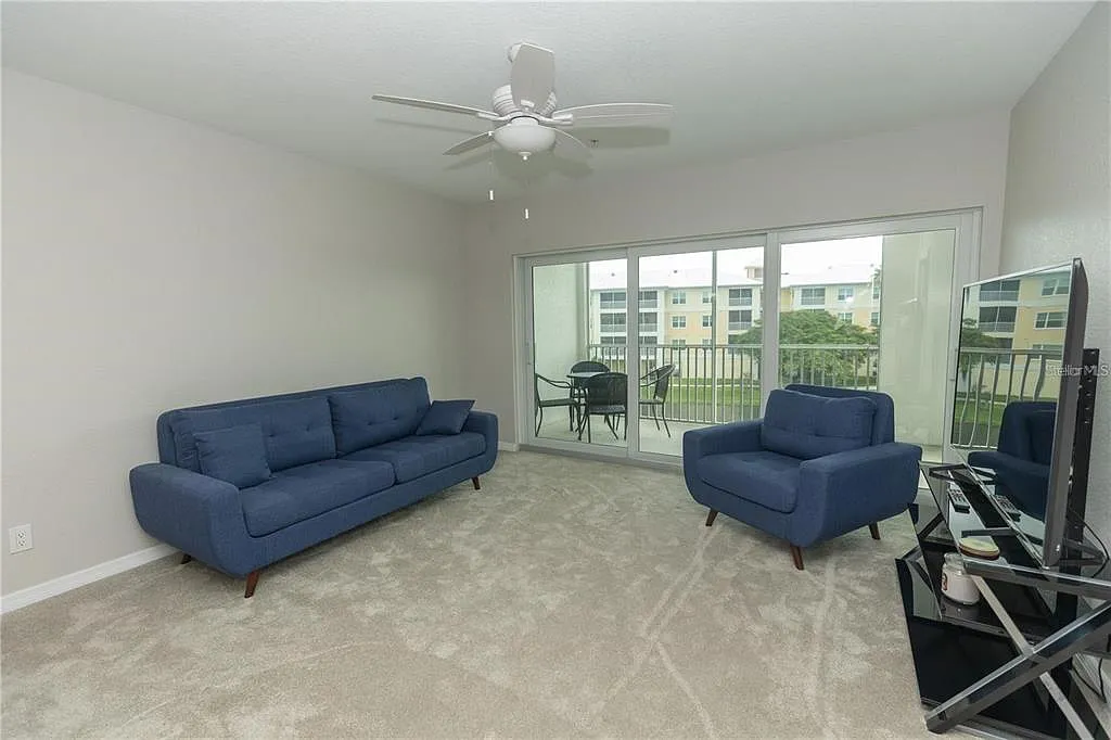 2 bed, 2.0 bath, 996 sqft, $2,000 — Photo 3