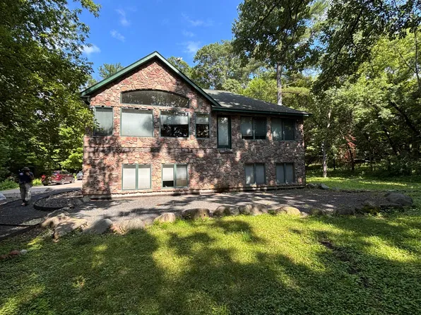 909 N Cascade St, Osceola, WI 54020