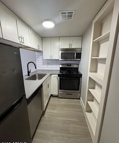 2250 W Glendale Ave #1 — Photo 3