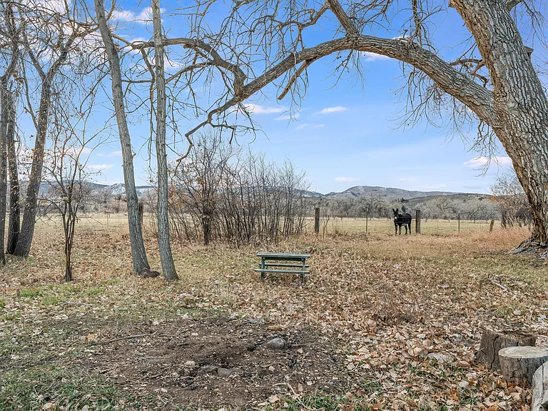 2417 N Overland Trl — Photo 33