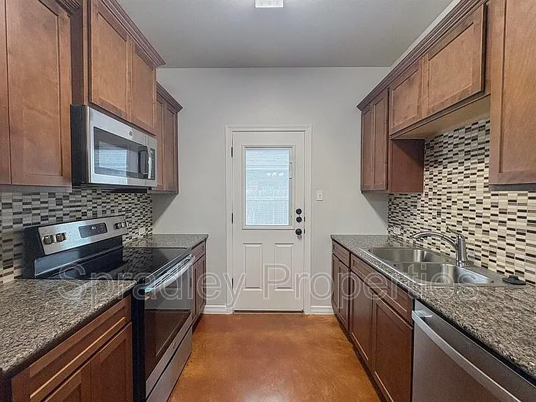 204 Juniper Dr #B — Photo 4