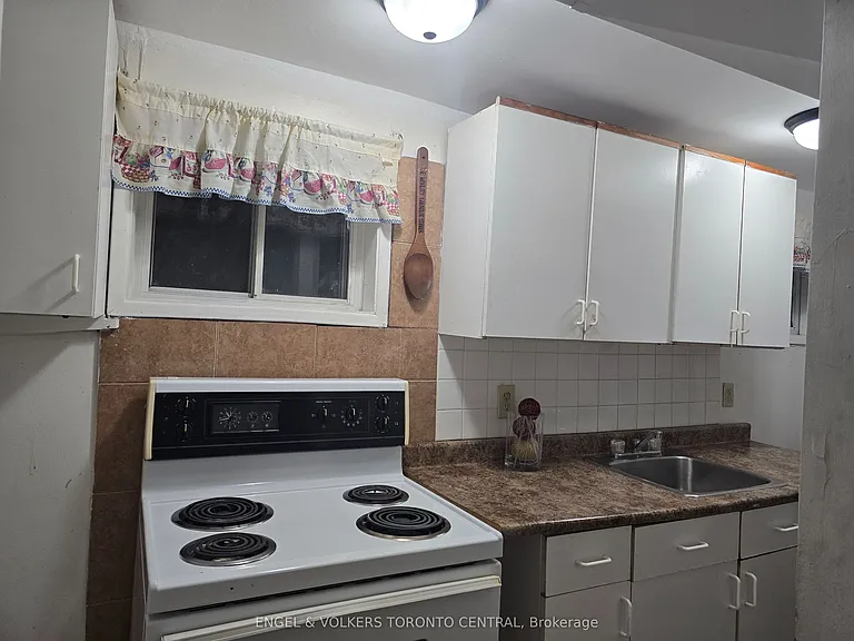 9 Shademaster Ct #BASEMENT — Photo 11
