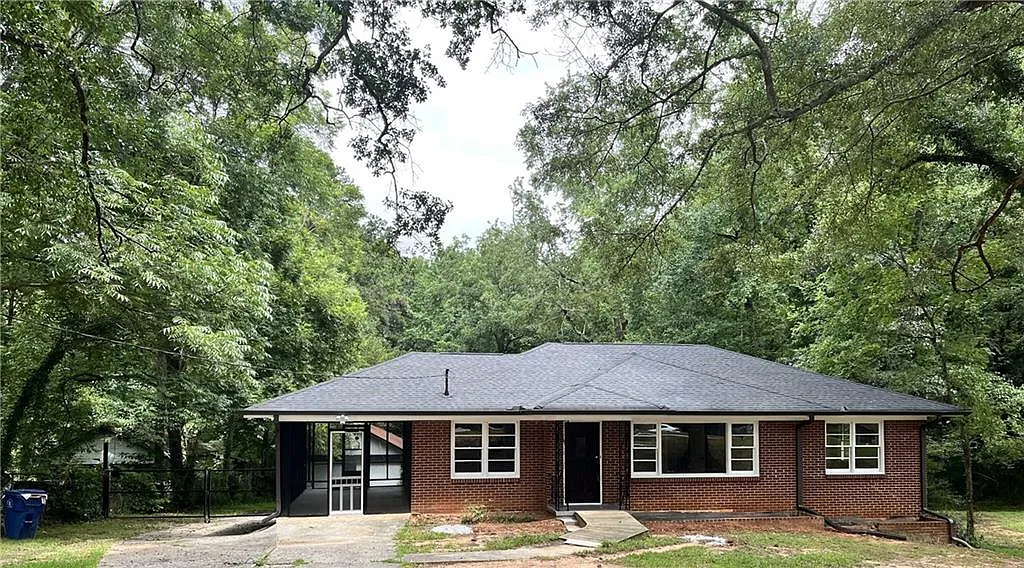 3 bed, 2.0 bath, 1327 sqft, $1,900 — Photo 1