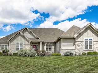 N56w19752 Powell Dr, Menomonee Falls, WI 53051